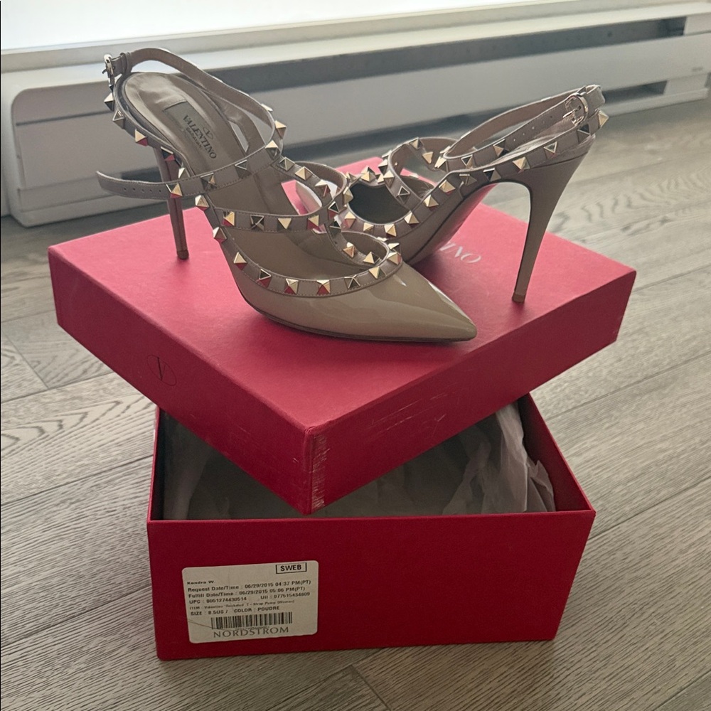 VALENTINO GARAVANI Nude Rockstud Heels 38.5